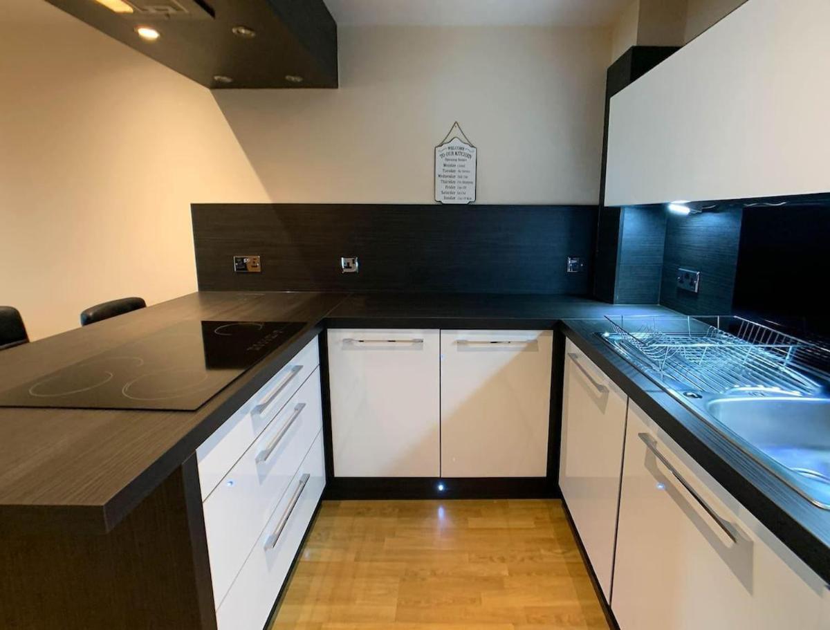 Apartment 2bd Near Hydro Secc Centre Great Location